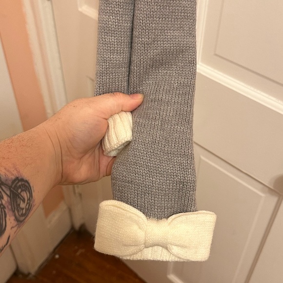 Brand new with tags Kate Spade gray and white bow scarf - Picture 5 of 5